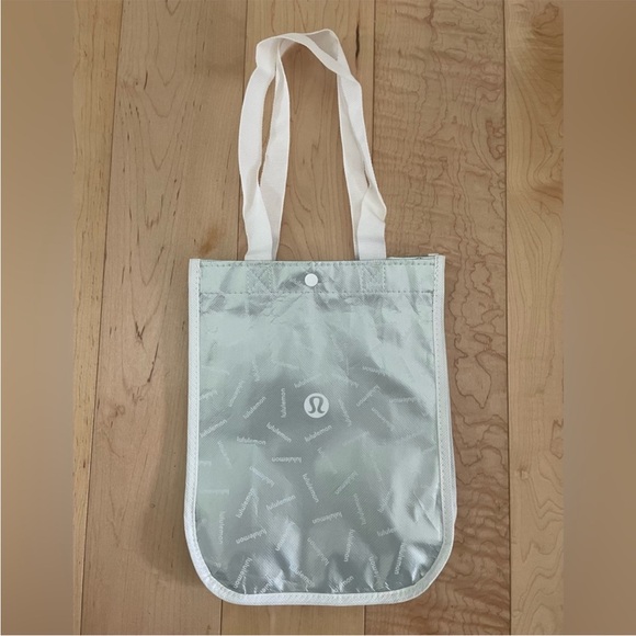 Lululemon Small Tote silver never used - Picture 1 of 1
